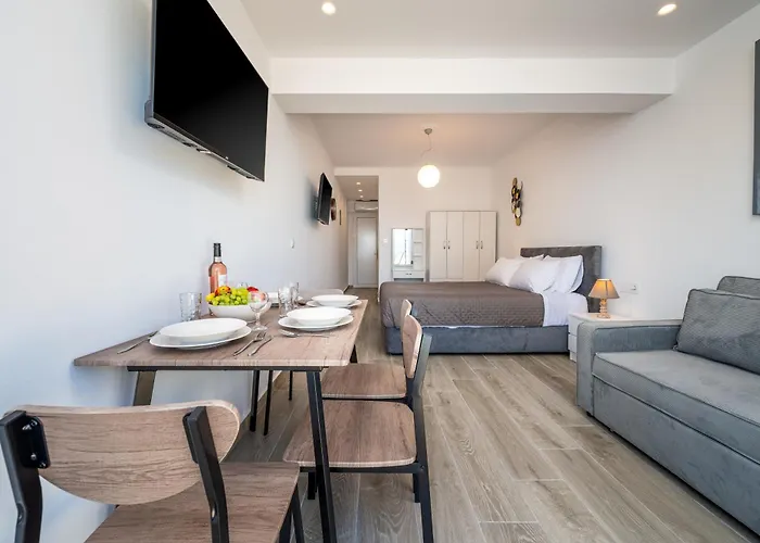 Kos Mare - Elegant Beachfront Stay شقة بلدة كوس