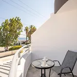 Mare - Elegant Beachfront Apartment *