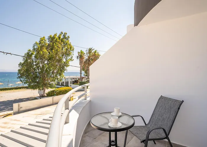 Kos Mare - Elegant Beachfront Stay Apartament *